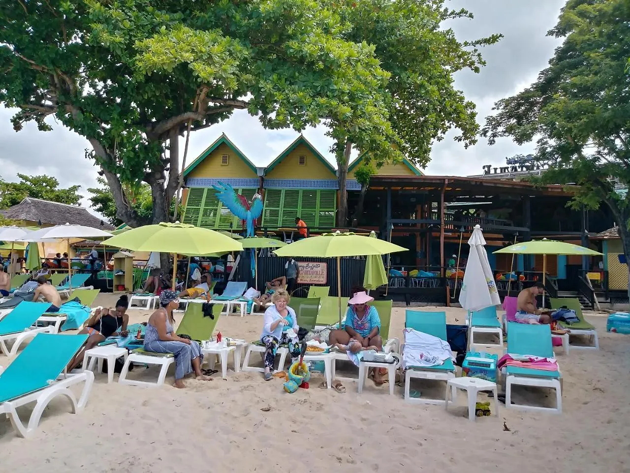 Fisherman'S Point Beach-Front Condomania Ocho Rios 3*,